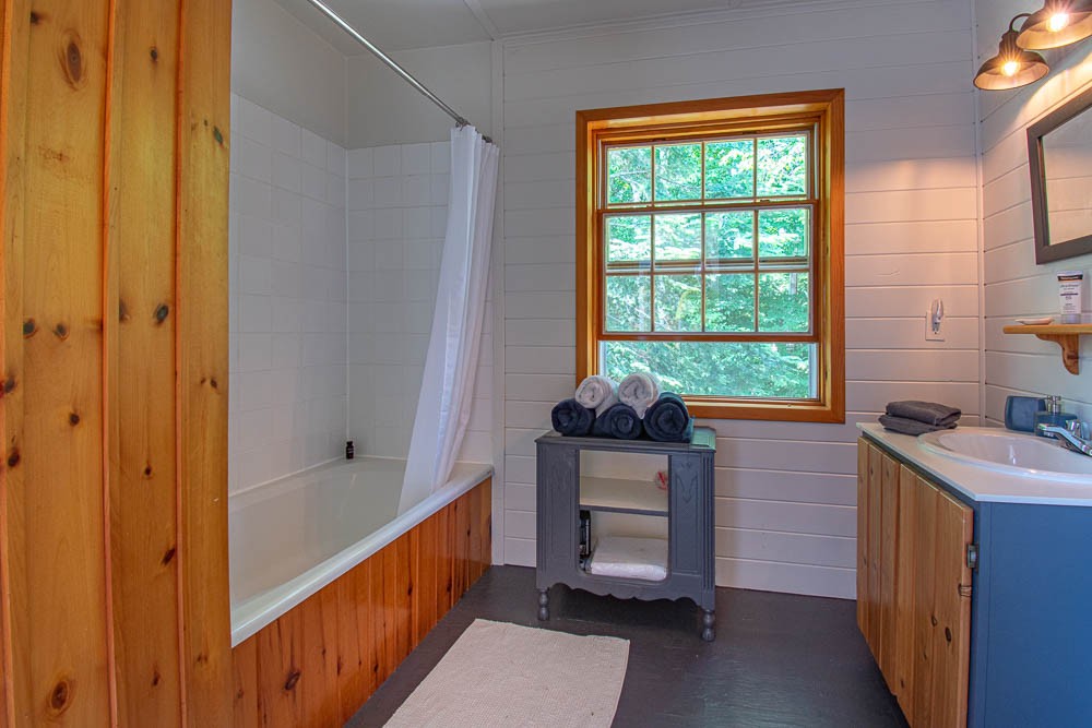Bathroom - Small Cottage - 2nd Floor
