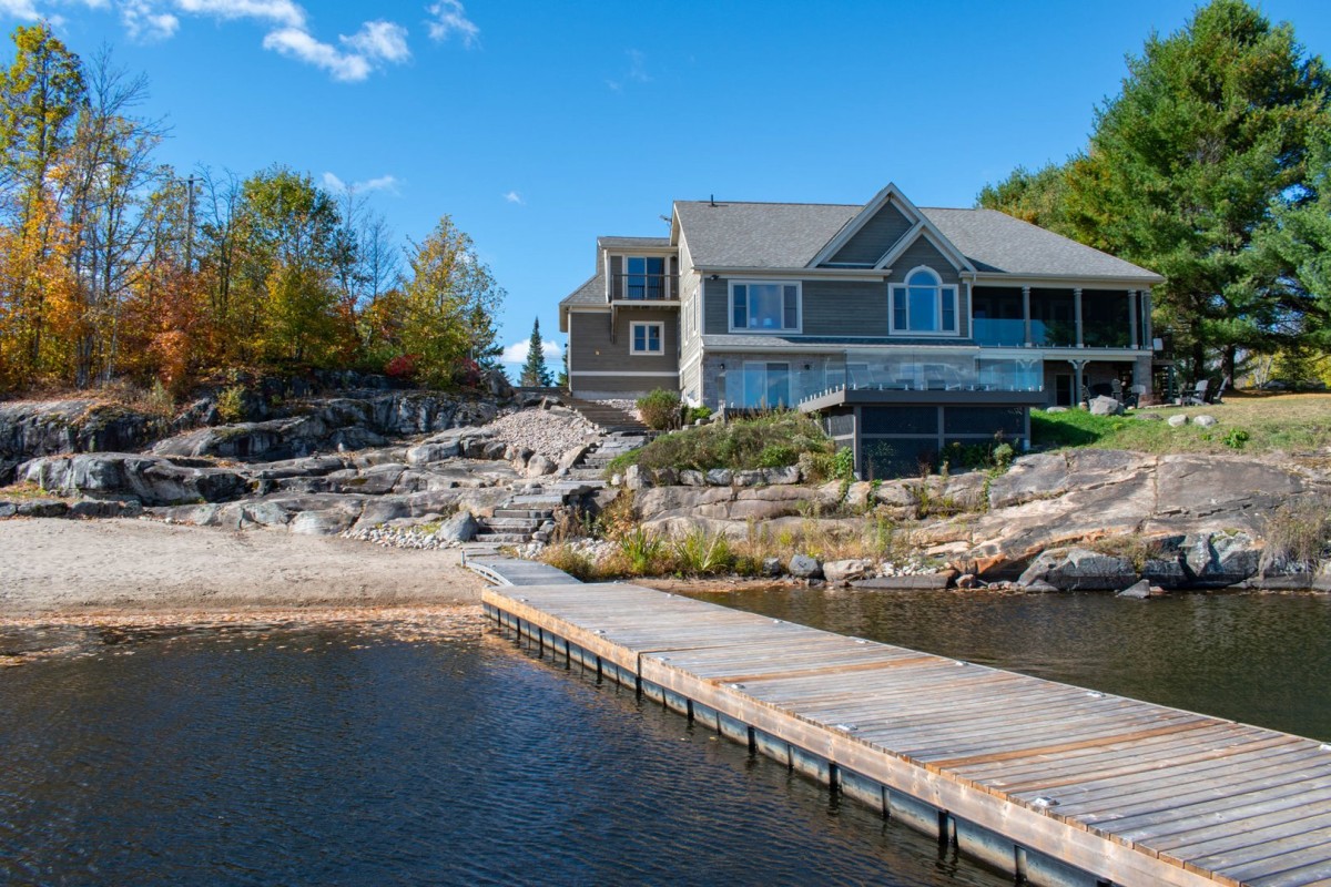 Welcome to Sunrise Lakehouse