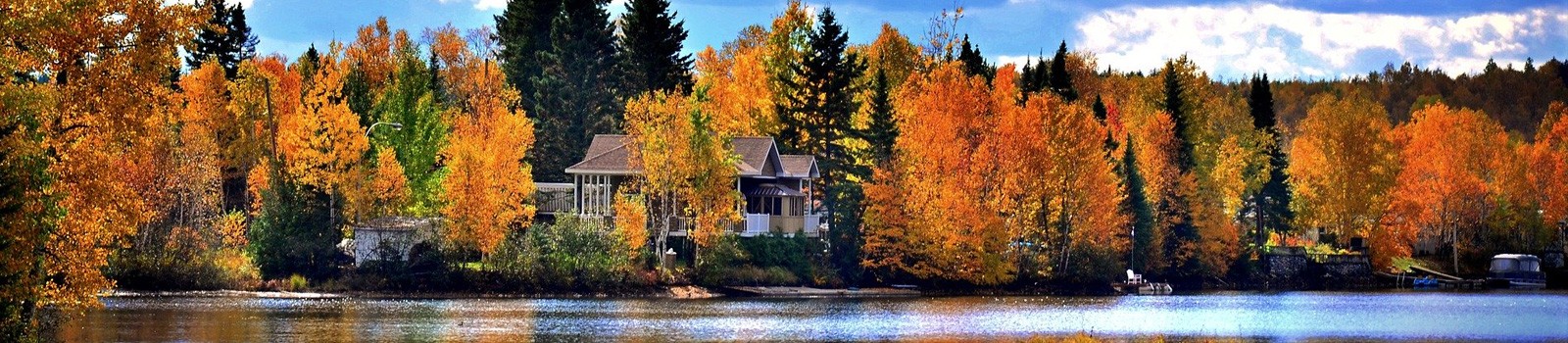 Canadian lake house in the Fall